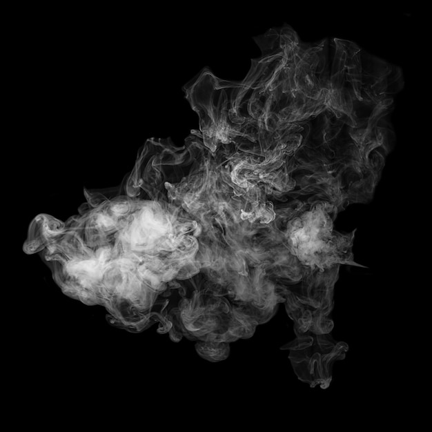 Foto di fumo bianco isolato su sfondo nero