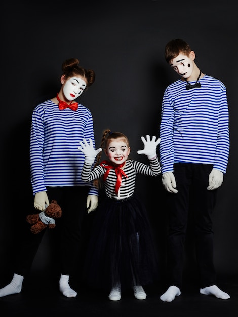 Foto di gruppo di bambini MIME, volto di trucco di pantomima