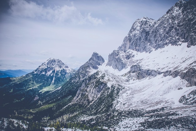 Foto di paesaggio freddo di montagna Foto