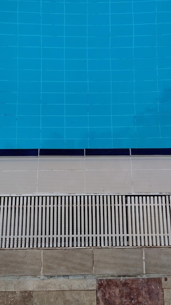 foto di piastrelle per piscina all'aperto