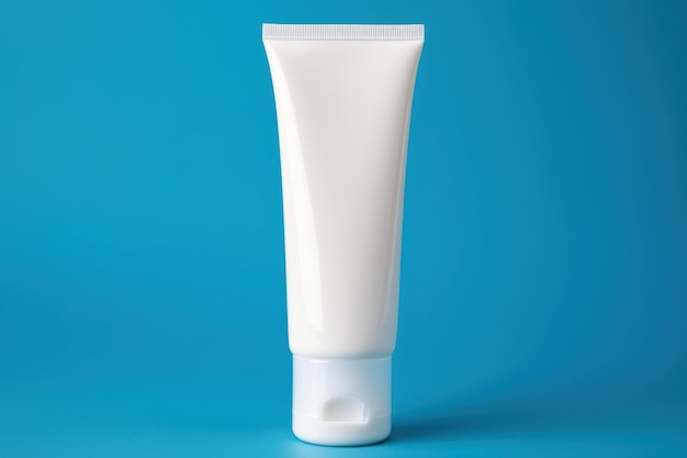Foto di un tubo bianco di plastica per l'imballaggio di gel crema cosmetica