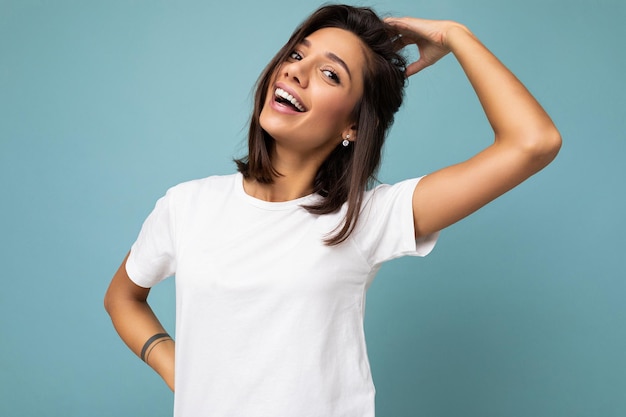 Foto di una giovane donna bella e attraente, bella e attraente, sorridente e positiva con