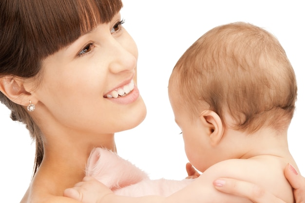 foto di una madre felice con un bambino adorabile