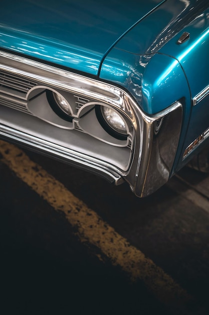 Foto di una vecchia auto blu Trasporto