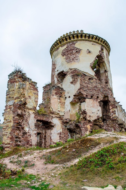 Foto di vecchia torre antica del castello di pietra a Nyrkiv