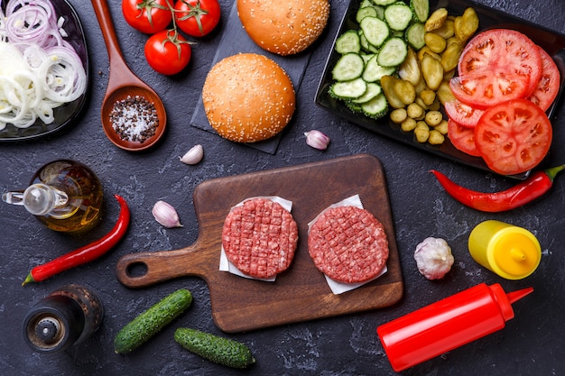 Foto in cima agli ingredienti per hamburger