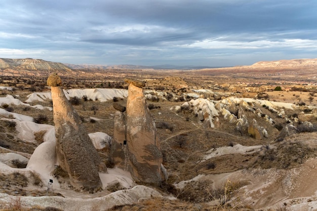 Foto orizzontale delle tre bellezze a urgup in Turchia