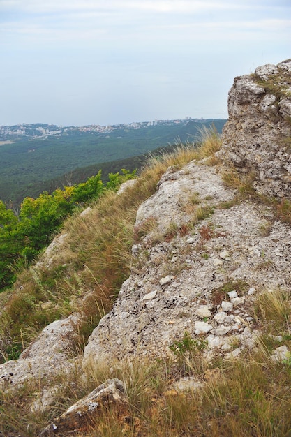 FOTO Paesaggio della Crimea con le montagne AiPetri bella vista