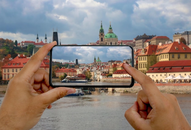 Foto per telefono. panorama di Praga Repubblica Ceca.