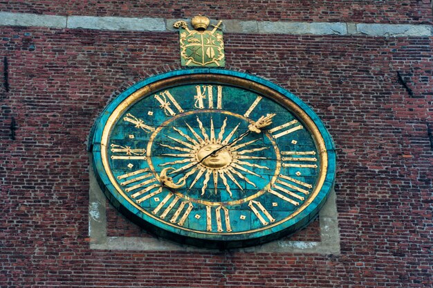 Foto ravvicinata dell'orologio nella Cattedrale di Wawel.