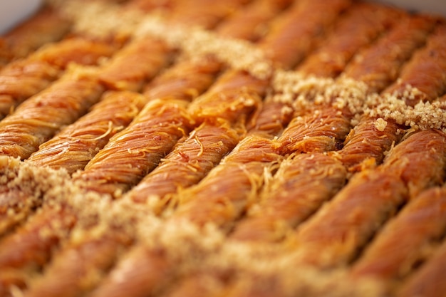 Foto ravvicinata di un delizioso baklava al buffet dell'hotel