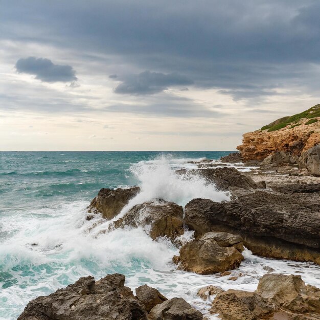 Foto spiaggia rocciosa