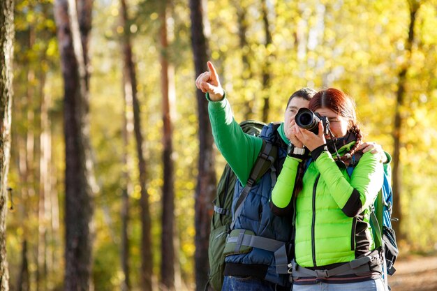 Fotografa donna scatta foto