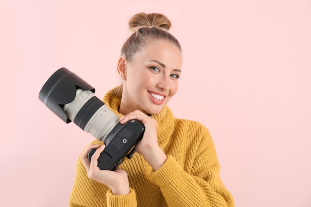 Fotografa femminile sul colore