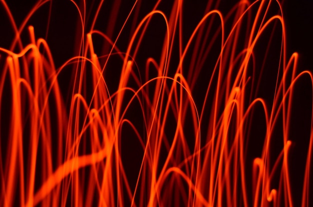 Fotografia a fotogramma completo di una pittura luminosa di notte