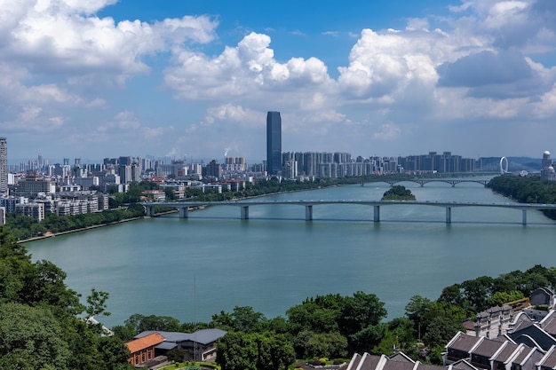 Fotografia aerea Cina Liuzhou città moderna architettura paesaggio skyline