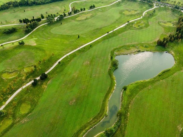 Fotografia aerea del campo da golf della costa di Qingdao