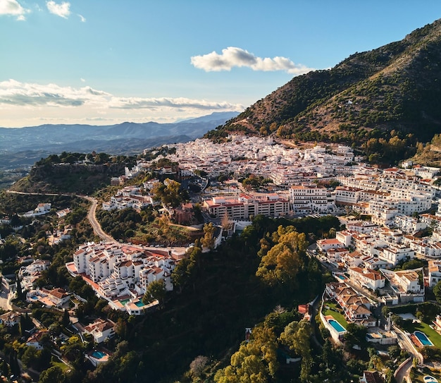 Fotografia aerea del comune di Mijas nella provincia di Malaga, nella Costa del Sol, in Spagna