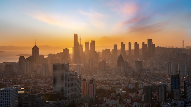 Fotografia aerea del paesaggio architettonico della costa della città di Qingdao