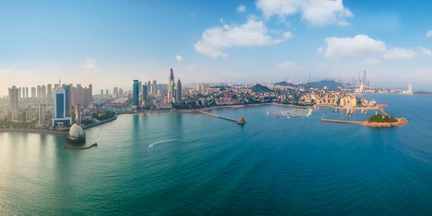 Fotografia aerea del paesaggio del ponte a cavalletto della baia di Qingdao