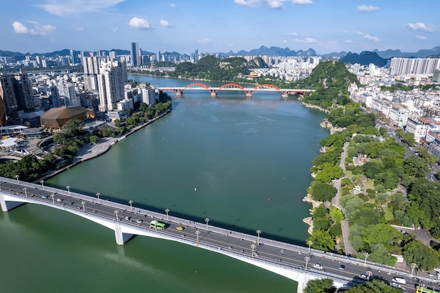 Fotografia aerea del paesaggio della città di Liuzhou nel Guangxi