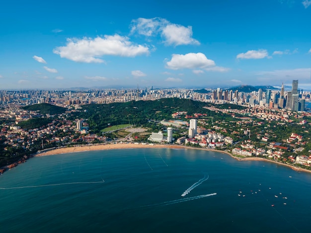 Fotografia aerea della bellissima città costiera di Qingdao