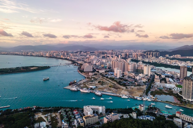 Fotografia aerea della bellissima costa di Sanya