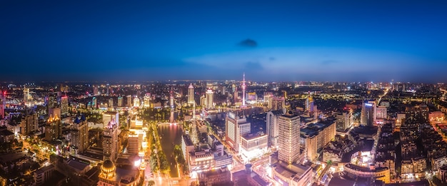 Fotografia aerea dello scenario della città di Nantong, Jiangsu di notte