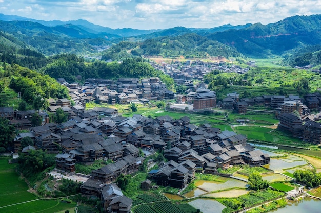 Fotografia aerea panorama di antiche abitazioni a Chengyang Bazhai Sanjiang