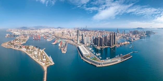 Fotografia aerea vista panoramica della costa della città di Qingdao in Cina