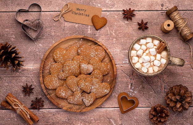 Fotografia alimentare di pan di zenzero e cioccolata calda