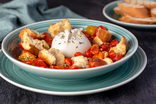 Fotografia alimentare di pomodoro e formaggio al forno