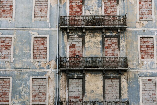 Fotografia completa dell'antico edificio