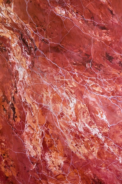 Fotografia completa della parete di marmo rosso