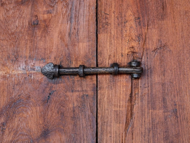 Fotografia completa della vecchia porta di legno