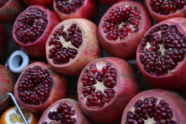 Fotografia completa delle fragole al mercato