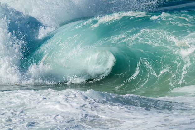 Fotografia completa delle onde in mare