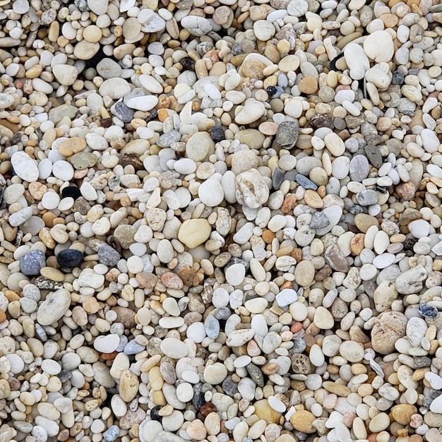 Fotografia completa di ciottoli sulla spiaggia