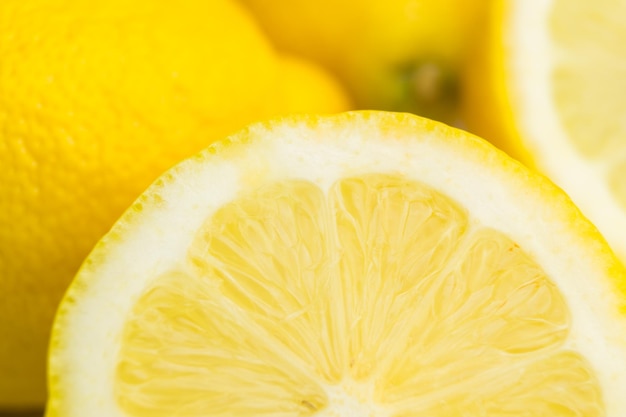 Fotografia completa di limoni