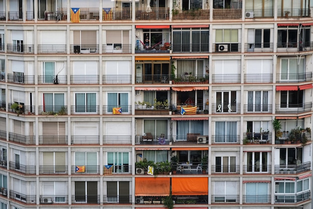 Fotografia completa di un edificio residenziale