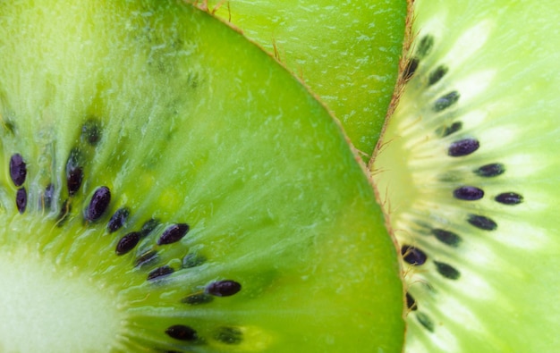 Fotografia completa di una fetta di kiwi