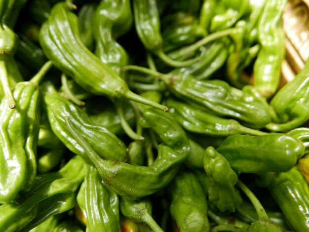 Fotografia dettagliata dei peperoncini verdi