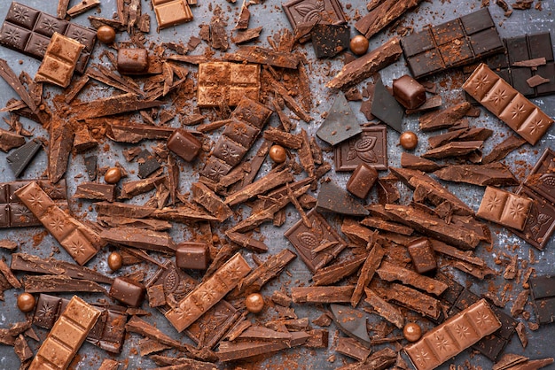 Fotografia di cibo di cioccolato, flat lay, latte e cioccolato nero