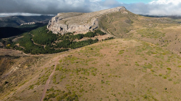 Fotografia di paesaggio a Pico Morron vicino a Talamantes e Aon del Moncayo, un'alta collina aragonese.