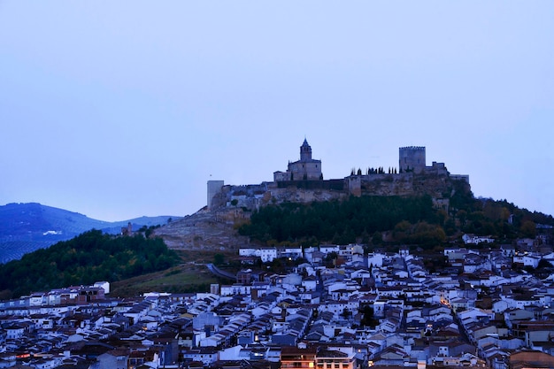 Fotografia notturna sulla fortezza di la mota ad alcala la real jaen