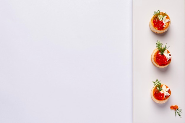 Fotografia vuota di antipasto con caviale