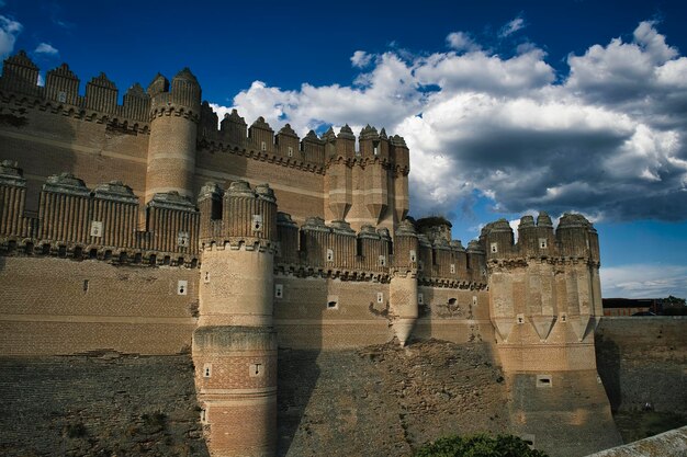 Fotografie di paesaggi e castelli dell'antichità in Spagna