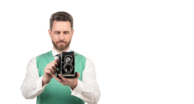 Fotografo che fa foto con la macchina fotografica professionale isolata sulla fotografia bianca dello spazio della copia