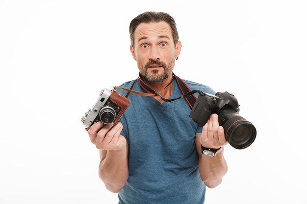 Fotografo di uomo maturo scioccato