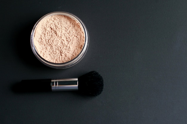 Foundation Power e Brush su sfondo nero